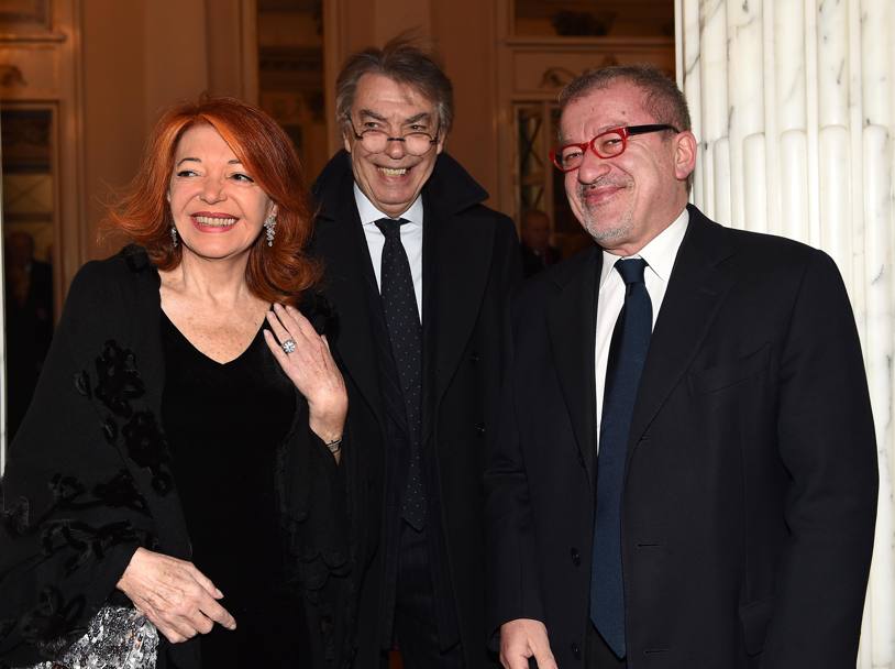 Massimo Moratti tra la sorella Bedy e il presidente di Regione Lombardia Roberto Maroni. Bozzani.